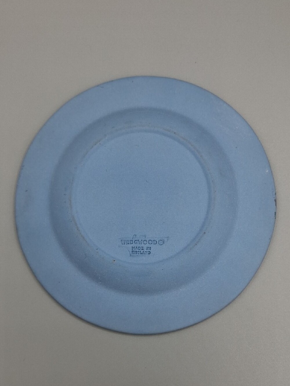 Vintage Neoclassical Jasperware Ashtrays in Blue and Green - Picture 5 of 5
